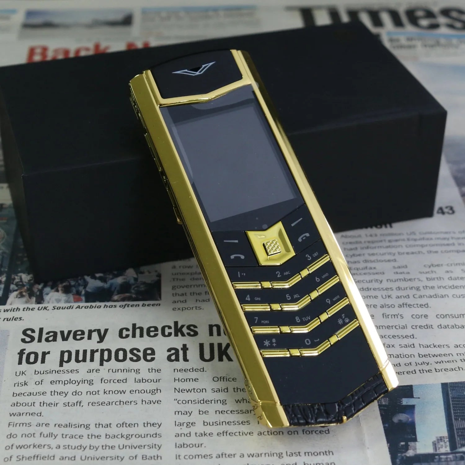 Vertu Elegant Metal Signature Handmade Dragon Cellphone Classic Senior Mobile Phone
