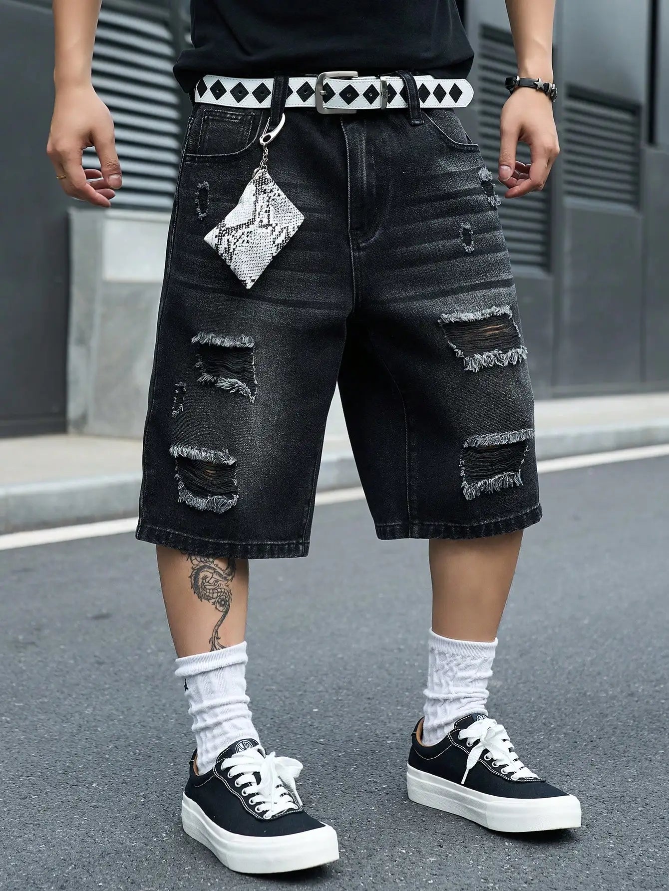 Men's Vintage Black Frayed Distressed Ripped Baggy Embroidered Knee-Length Denim Short    ts