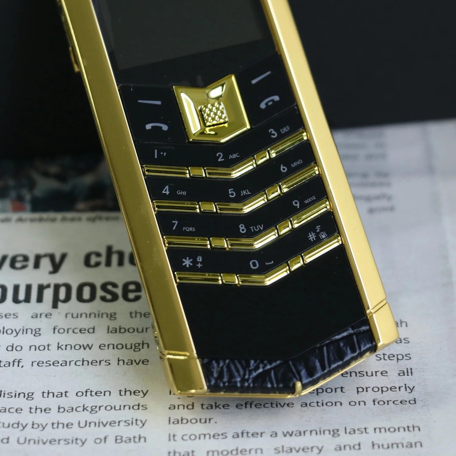 Vertu Elegant Metal Signature Handmade Dragon Cellphone Classic Senior Mobile Phone